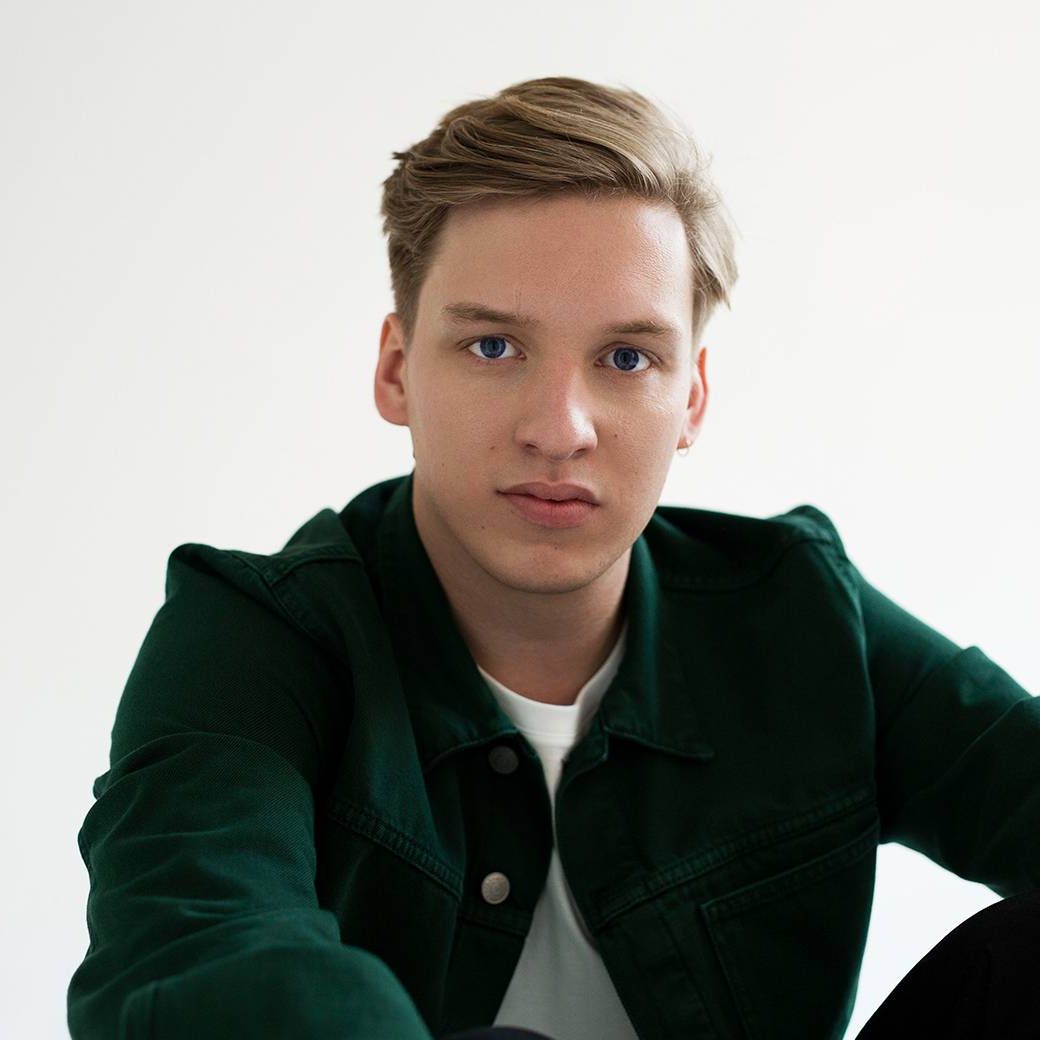 George Ezra releases ‘Shotgun’ video