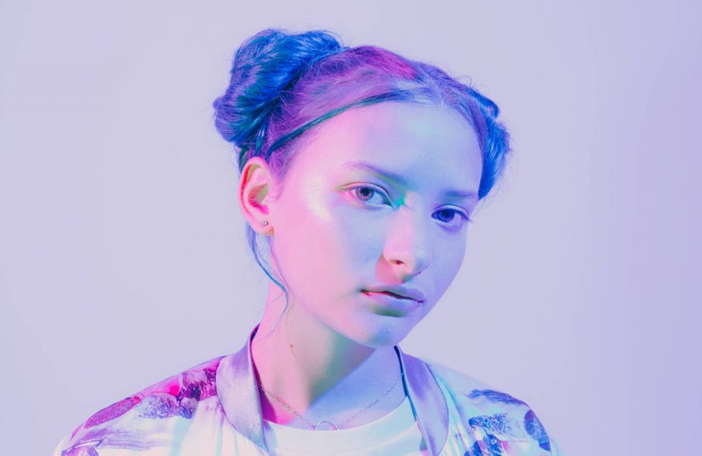 Au/Ra releases new single ‘Emoji’